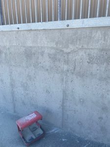 Kavips Sandblasting cleaned concrete wall