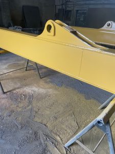 Kavips Sandblasting yellow powder coating equipment in shop